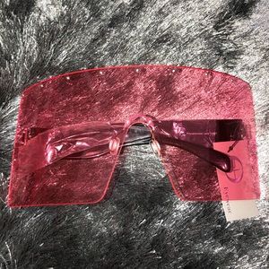 Oversize Pink visar sunglasses.